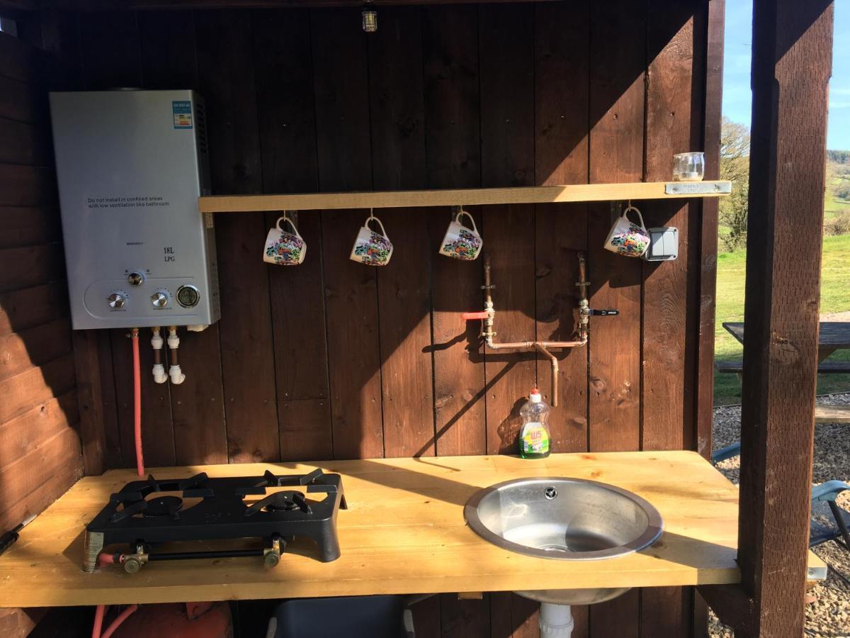 The Shepherds Hut At The Shippen, Tiphayes Honiton Exterior foto