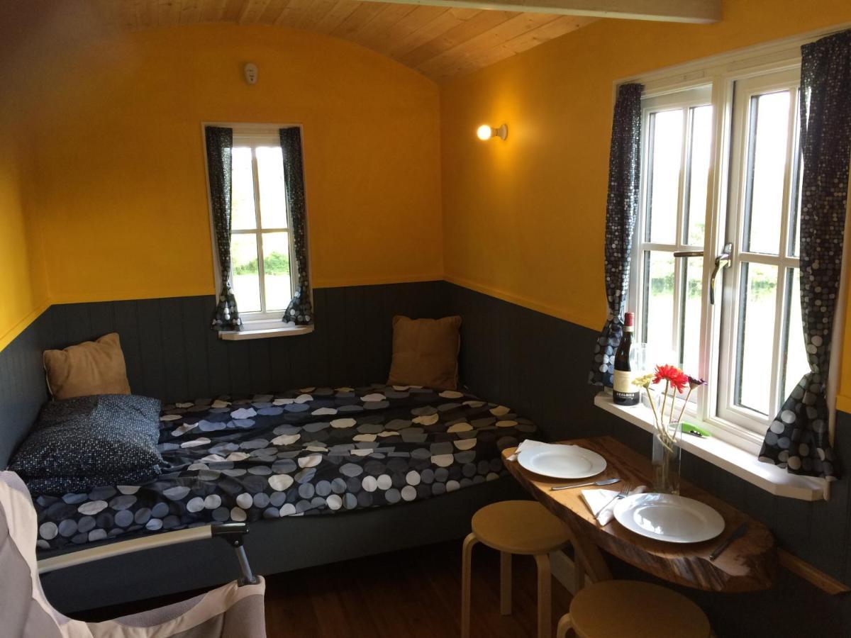 The Shepherds Hut At The Shippen, Tiphayes Honiton Exterior foto