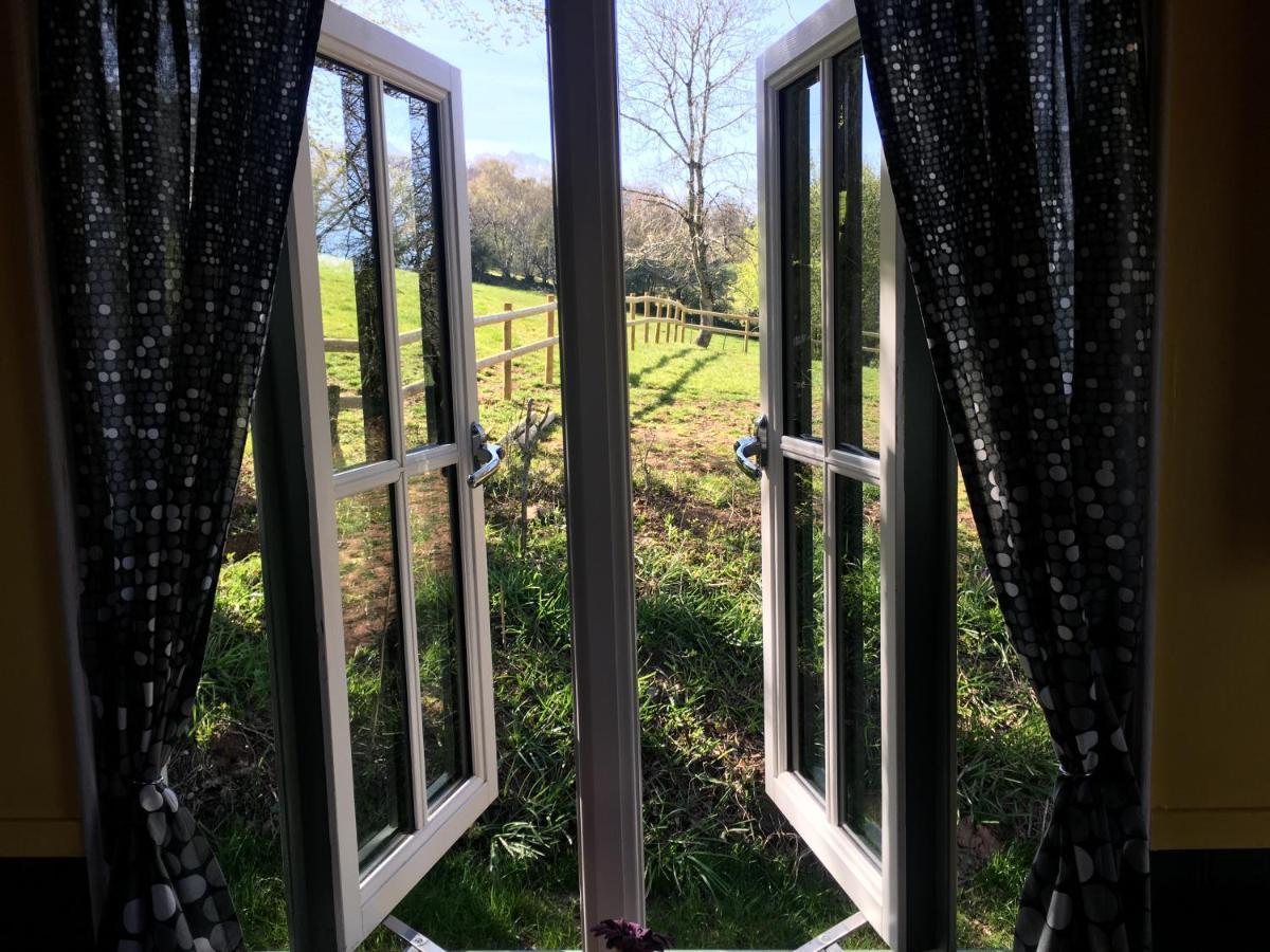The Shepherds Hut At The Shippen, Tiphayes Honiton Exterior foto